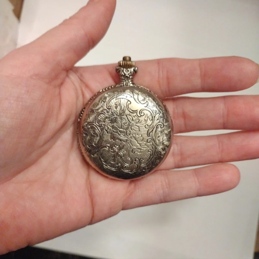 SOLD! EUC Vintage Quintel Anti Magnetic Silver Etched Floral Pocket Watch!! - Picture 1 of 10